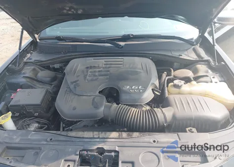 2016 Chrysler 300C Platinum Awd z USA, uszkodzony, nr VIN 2C3CCASG9GH208523